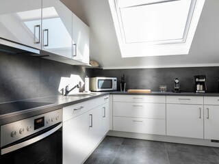 Großzügige Einbauküche