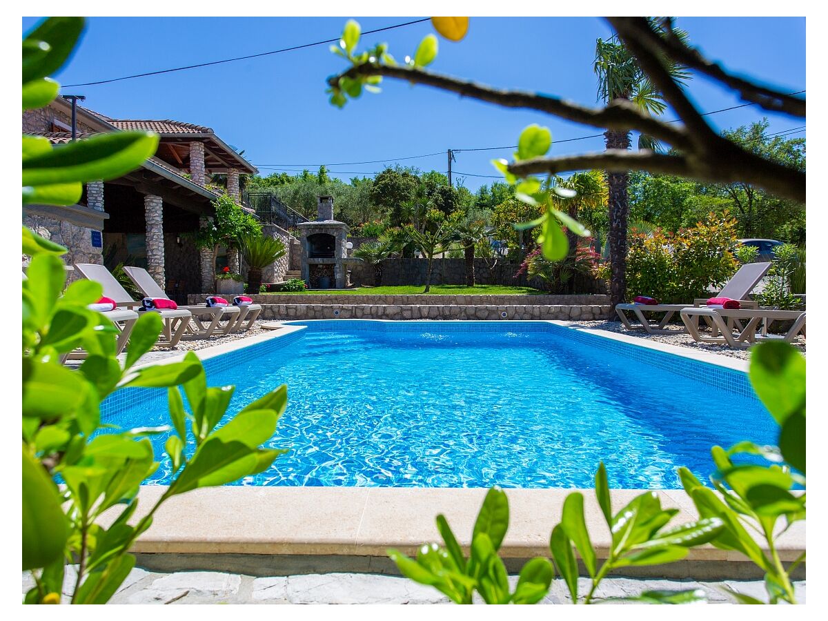 Ferienwohnung mit Pool & Meerblick