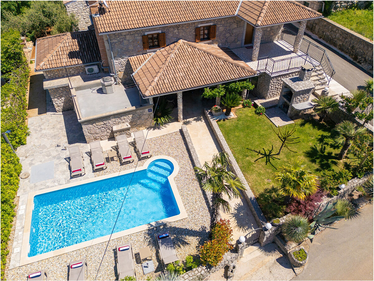 Ferienwohnung mit Pool & Meerblick