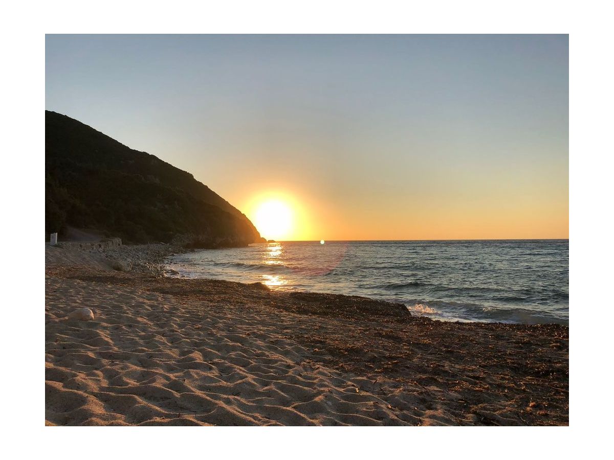 Kaminia Strand bei Sonnenuntergang