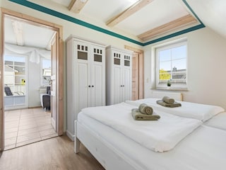 Schlafzimmer mit Doppelbett
