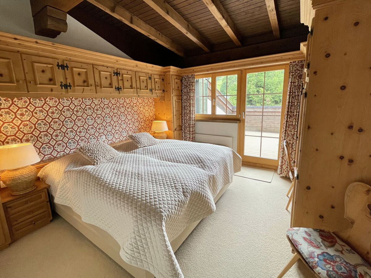 Schlafzimmer mit Doppelbett