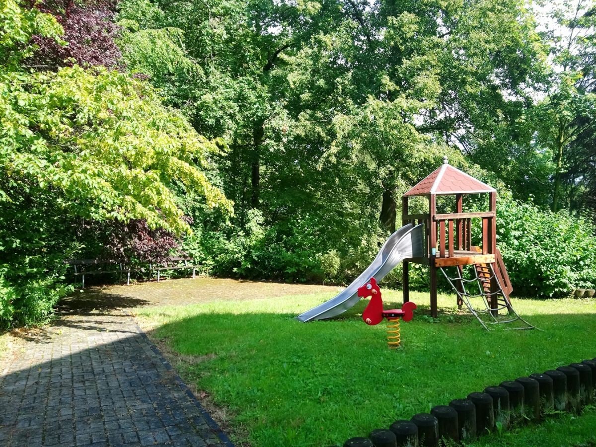 Spielplatz am Haus