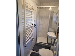 Föhn und Heizung sind vorhanden