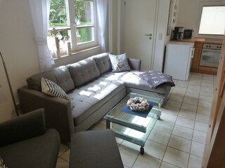 WZ Couch mit Récamiere, Ohrensessel, Hocker, Leselampe