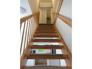 Weg zu den SZ. Oben: Abstellkammer mit Kleiderstange