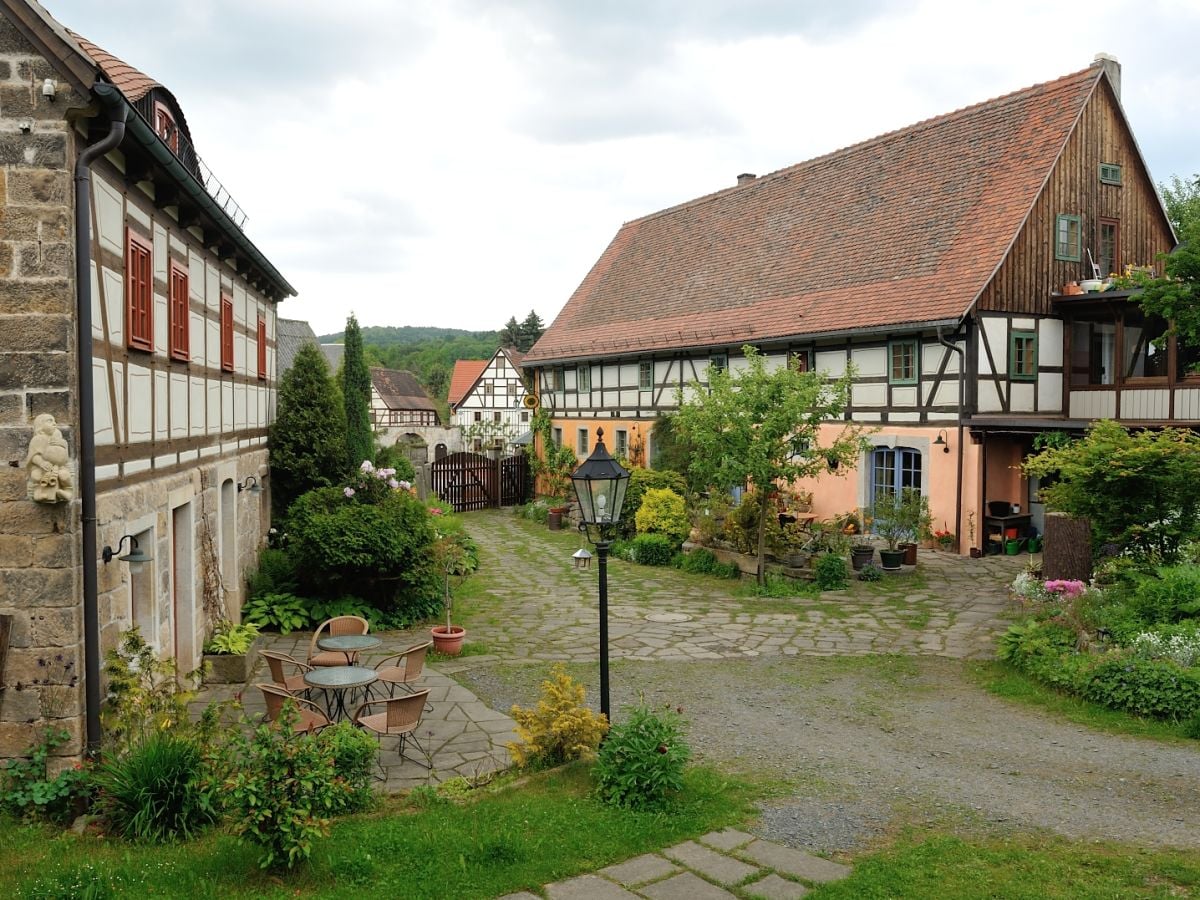 Courtyard with holiday home and private residence