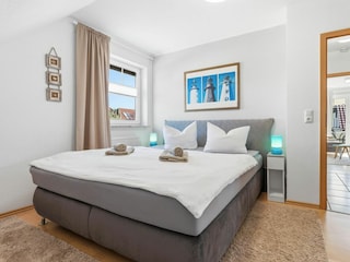 Schlafzimmer mit Doppelbett