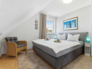 Schlafzimmer mit Doppelbett