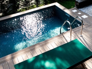 Ca. 7,5 m x 2,5 m großer privater Pool