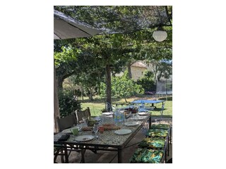 Terrasse mit Sommerküche