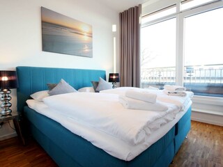 Schlafzimmer mit Zugang zur Terrasse