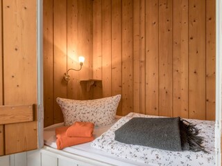 Alkoven-Einzelbett im Wohnzimmer