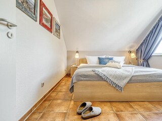 Schlafzimmer mit Doppelbett
