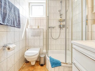 Badezimmer mit Dusche