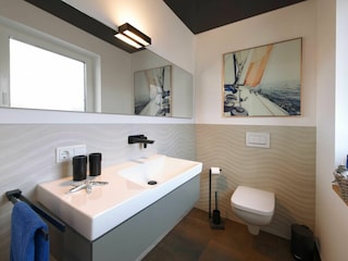 Badezimmer OG Stilvolles BadezimmerOG mit klaren Linien