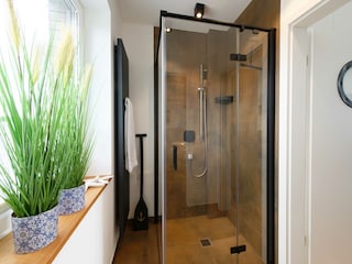 Badezimmer OG mit bodengleicher Dusche