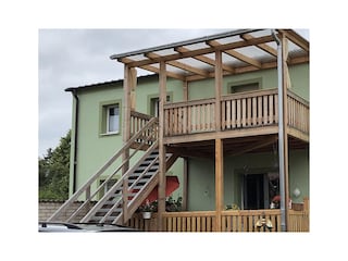 Eingangstreppe und Balkon