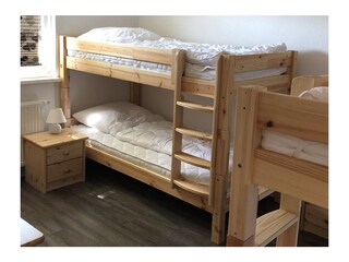 Schlafzimmer mit 2 Stockbetten für 4 Personen