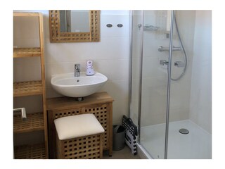 Bad 2 mit Dusche/WC