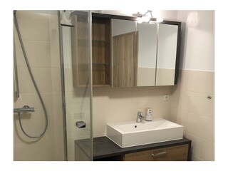 Bad 1 mit Dusche/WC und Waschmaschine