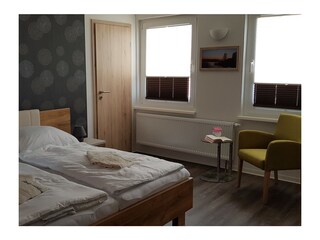 Schlafzimmer mit Doppelbett für 2 Personen