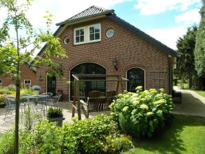 Vakantiehuis Ruime vakantieboerderij in Bronckhorst met privétuin - Baak - image1