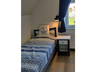 Schlafzimmer links