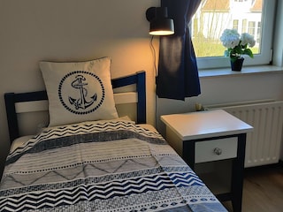 Schlafzimmer links