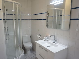Badezimmer mit Dusche