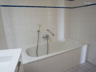 Badezimmer mit Badewanne