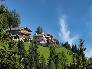 Hofansicht im Spätsommer