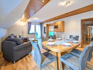 Wohnzimmer mit LED Fernseher