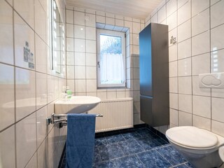 Badezimmer mit Dusche