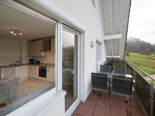 großer Balkon mit Blick über Oppenau