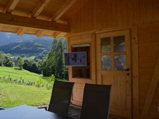 Gartenplatz mit TV