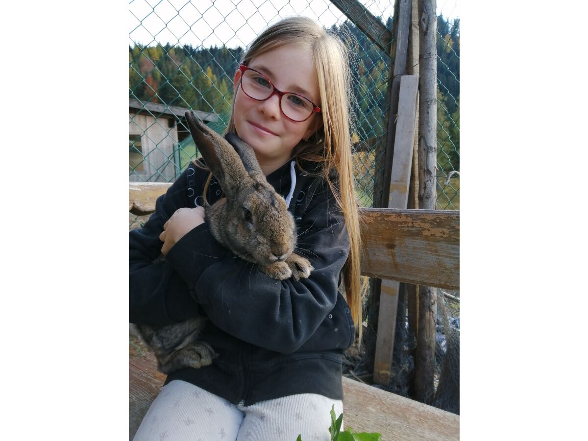 Elisa mit Hase Flocke