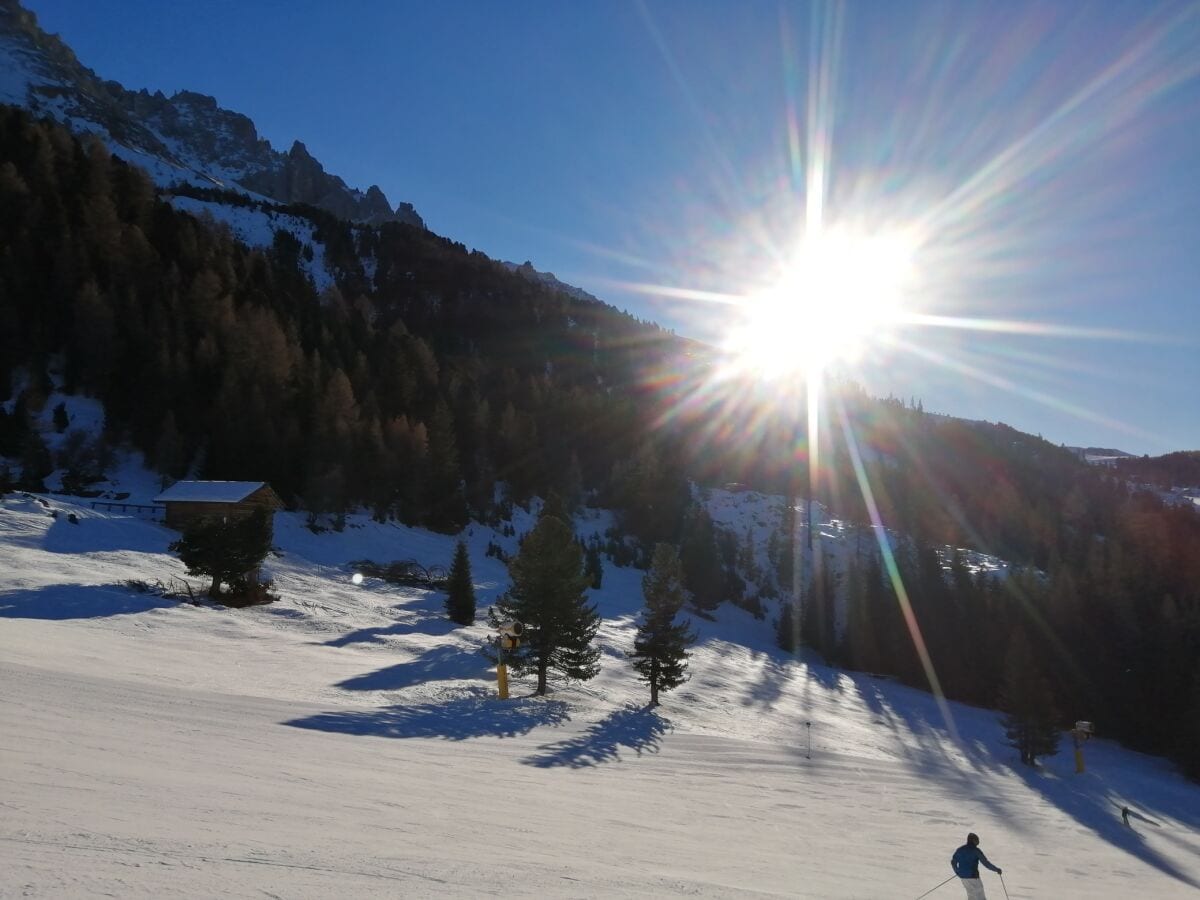 Ein schöner Wintertag auf der Skipiste.