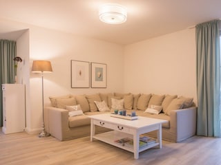 Ferienhaus Nautilus Wohnzimmer mit Wohlfühlsofa
