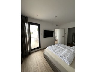 Schlafzimmer 4 mit begehbaren Kleiderschrank