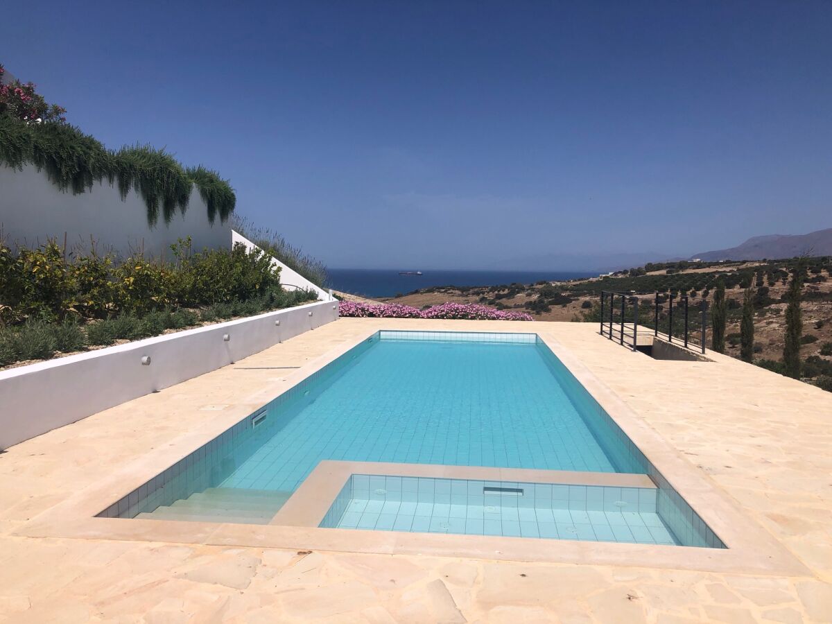 42m2 pool with seaview, heating possible, children pool