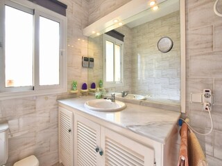 Villa La Mairena Features 28