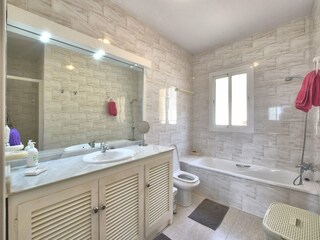 Villa La Mairena Features 29