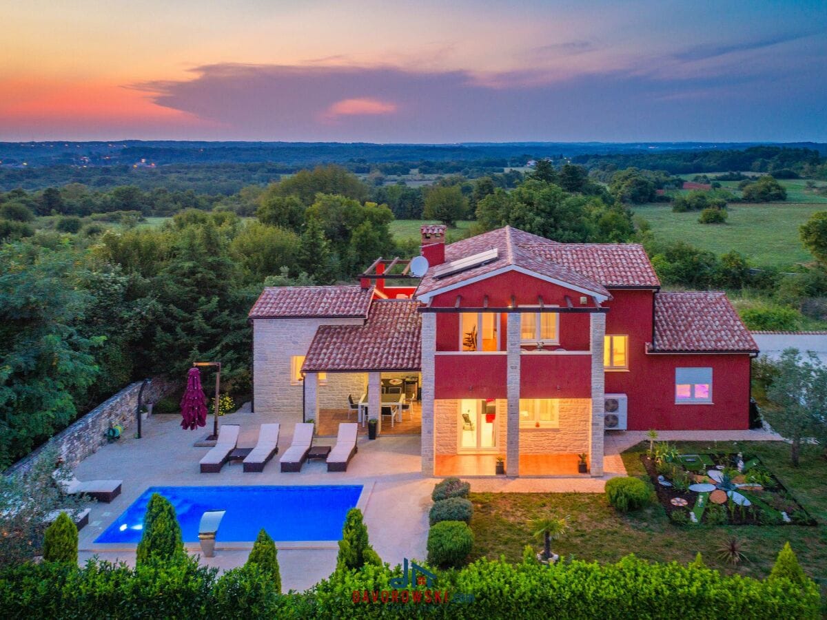 Villa Delle Rondini mit Whirlpool und privatem Pool