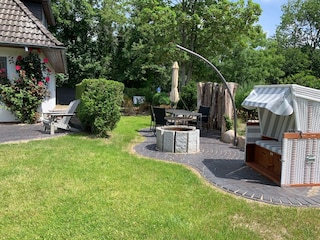 Garten mit Grillplatz