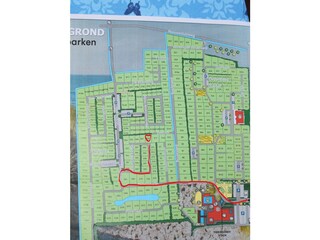 EuroParcs Lageplan  Rote linie ist der weg zum Chalet