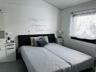Schlafzimmer 2