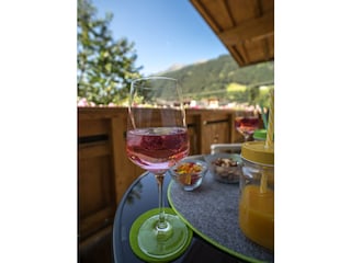 Aperitif auf dem Balkon