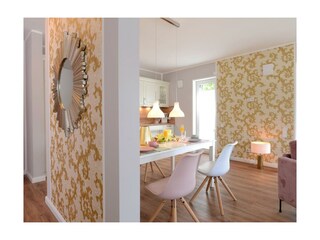 Strandvilla Gezeiten App. Goldrichtig-offengestalteter Wohn-/Essbereich