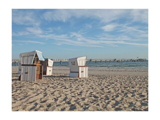 Ostseebad Boltenhagen - Blick auf den Sandstrand bei der Seebrücke